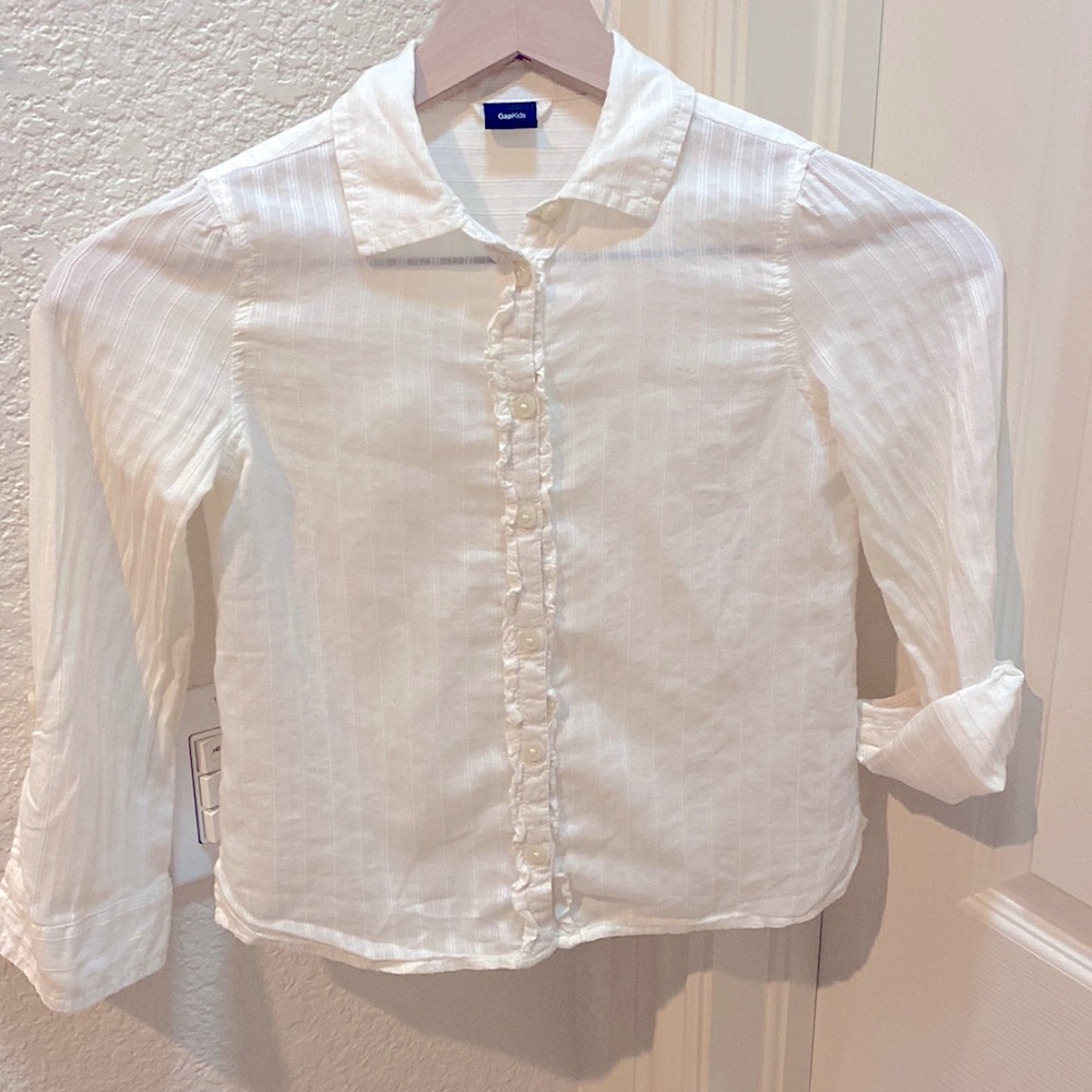 Kids Gap size 7 button up ruffled blouse